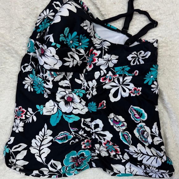 24th & Ocean Black and White One Piece Swimsuit with Adjustable Straps - Picture 3 of 6